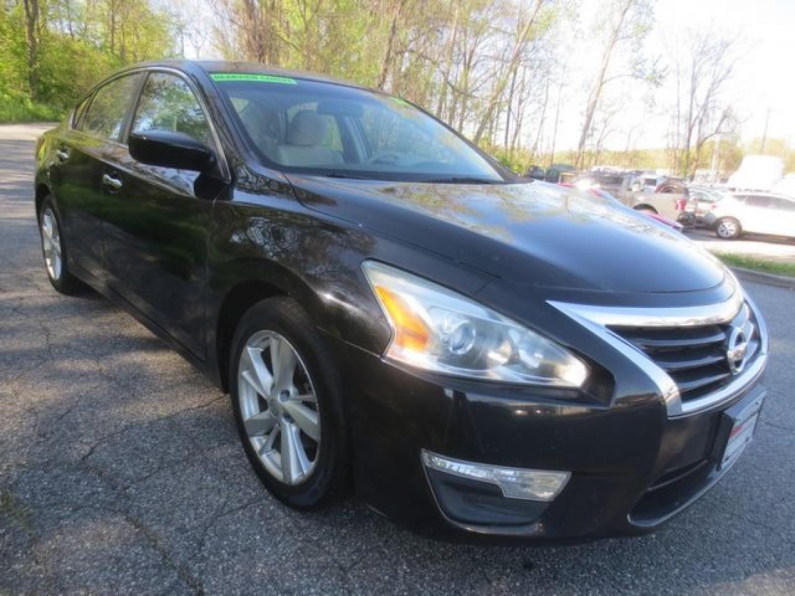 2013 Black /Beige Nissan Altima SV (1N4AL3AP7DN) with an 2.5L L4 DOHC 16V engine, Automatic transmission, located at 270 US Route 6, Mahopac, NY, 10541, (845) 621-0895, 41.349022, -73.755280 - Photo #1